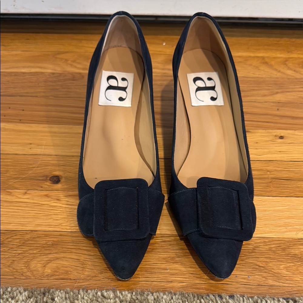 Elegant Navy Women's Shoes by Vero Cuoio